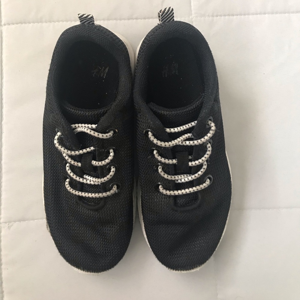 Black pull on tennis shoes from H and M.